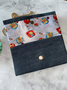 #32 The Singapura Collection Crossbody with chain strap